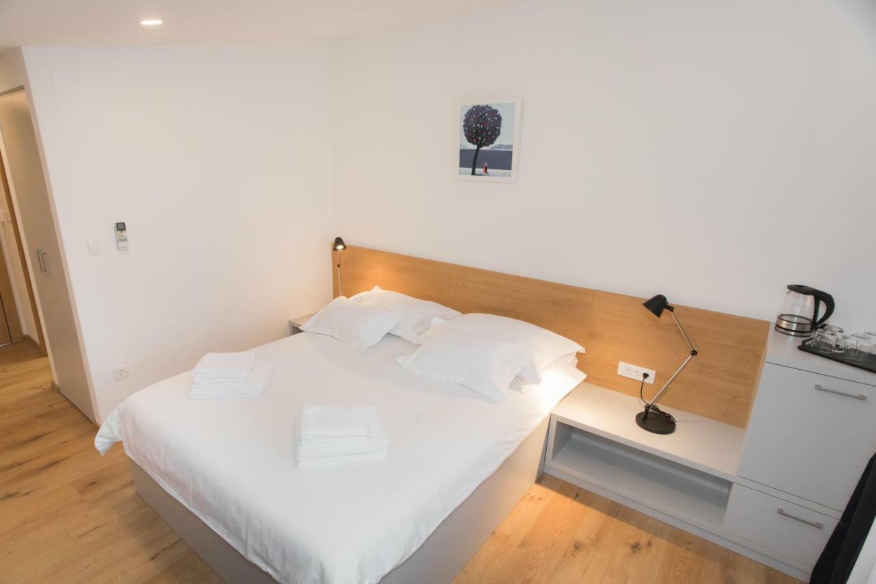 Rooms Kala ชิเบนิก ภายนอก รูปภาพ